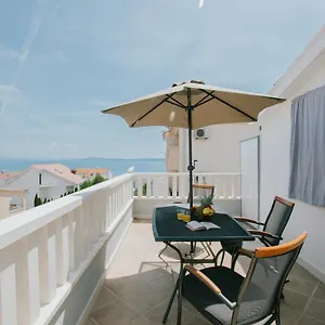 https://blue-sea-house.hotels-in-trogir.com
