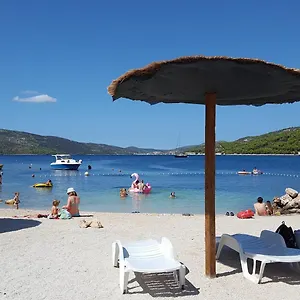 https://apartmani-i-j-eri.hotels-in-trogir.com