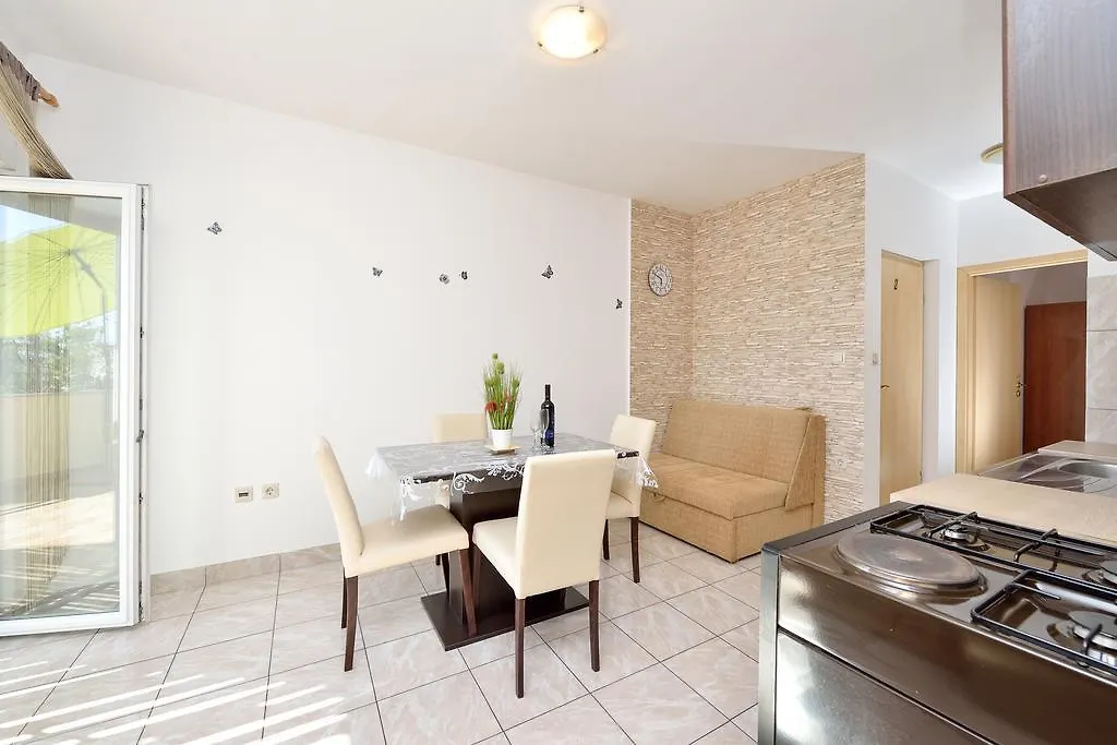 Apartments Duje ビビニェ